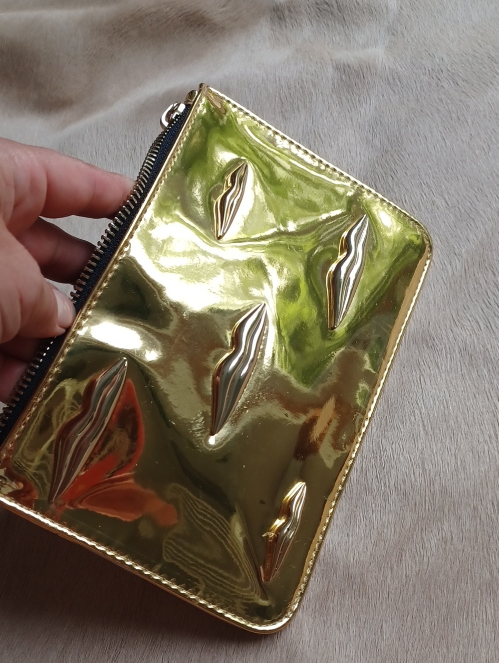NARS Gold Cosmetic Bag - Picture 11 of 11